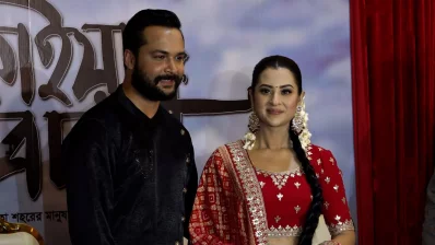 ঢাকাইয়া দেবদাস’র মহরত অনুষ্ঠানে আদর আজাদ ও শবনম বুবলী। ছবি: নির্মাতার সৌজন্যে