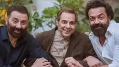 দুই ছেলের সঙ্গে ধর্মেন্দ্র। ছবি: সংগৃহীত