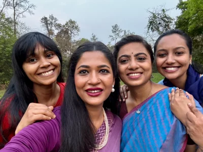 সেলফিবন্দি মাস্টার চলচ্চিত্রের অভিনয়শিল্পীরা। ছবি: মাইপিক্সেলস্টোরি