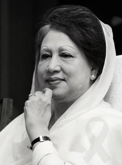 সামাজিকমাধ্যমে সাবেক প্রধানমন্ত্রী খালেদা জিয়ার ছবিটি শেয়ার করেছেন শাকিব খান