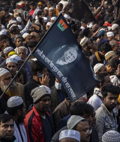 সাবেক প্রধানমন্ত্রী খালেদা জিয়ার জানাজায় অংশ নেন লাখ–লাখ মানুষ। ছবি: সংগৃহীত
