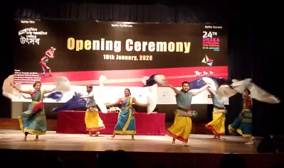 সাংস্কৃতিক পরিবেশনার মধ্যদিয়ে পর্দা উঠে ঢাকা চলচ্চিত্র উৎসবের। ছবি: ইনডিপেনডেন্ট ডিজিটাল