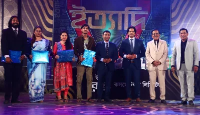 দর্শকের সঙ্গে তাৎক্ষণিক অভিনয় করেন মোশাররফ করিম। ছবি: ফাগুন অডিও ভিশন