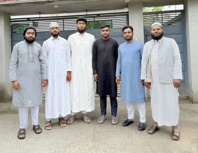 পরিবারের সঙ্গে রিশাদ হোসেনের ঈদ। ছবি: ফেসবুক