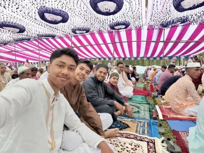 বগুড়ায় পরিবারের সঙ্গে মুশফিকুর রহিমের ঈদ। ছবি: ফেসবুক