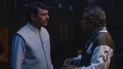 বনলতা এক্সপ্রেস’র একটি দৃশ্যে চঞ্চল চৌধুরী ও মোশাররফ করিম। ছবি: সংগৃহীত