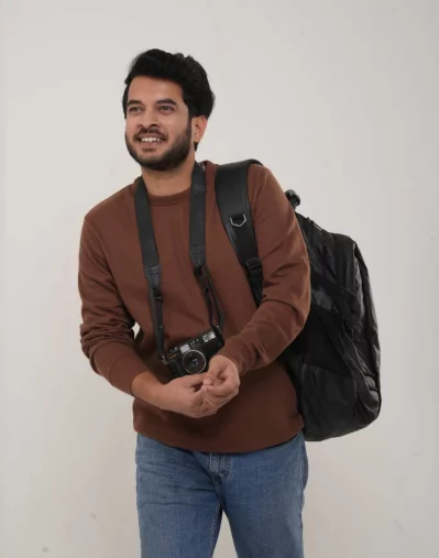চা গরম লুকে পার্থ শেখ। ছবি: চরকি