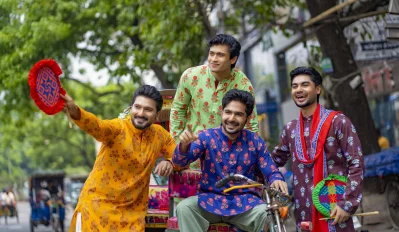 ছেলেদের পোশাকেও থাকছে নতুনত্ব। ছবি: বিশ্বরঙ
