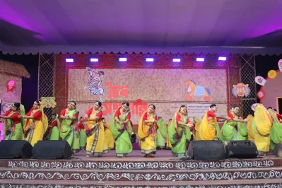 ৩০ জন নৃত্যশিল্পীর অংশগ্রহণে পরিবেশিত হয় ধামাইল নৃত্য। ছবি: বাংলাদেশ শিল্পকলা একাডেমি