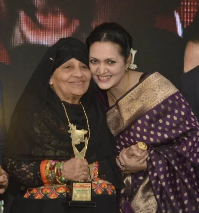 মায়ের স্বপ্নপূরণে এবার শিল্পী সমিতির সাধারণ সম্পাদক পদে লড়বেন মুক্তি। ছবি: ফেসবুক থেকে নেওয়া