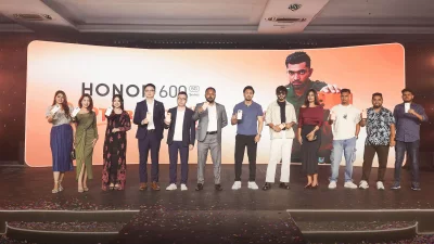 অনুষ্ঠানে উপস্থিত ছিলেন অনার বাংলাদেশের কান্ট্রি ম্যানেজার ল্যাং গুওসহ প্রতিষ্ঠানের ঊর্ধ্বতন কর্মকর্তারা। ছবি: অনার