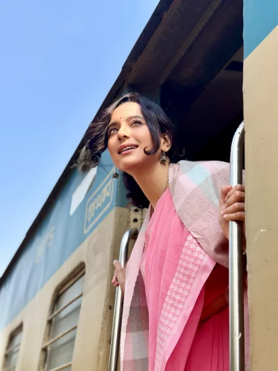 বনলতা এক্সপ্রেস সিনেমার একটি দৃশ্যে সাবিলা নূর। ছবি: ফেসবুক থেকে নেওয়া