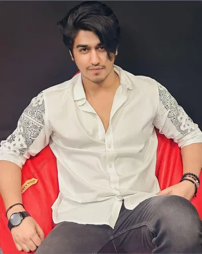 ‘ললনা’ শিরোনামের একটি গান দিয়ে আলোচনায় আসেন শেখ সাদী। ছবি: ফেসবুক থেকে নেওয়া