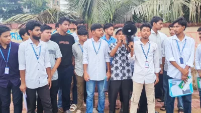 পটুয়াখালীতে শিক্ষার্থীদের বিক্ষোভ। ছবি: ইনডিপেনডেন্ট