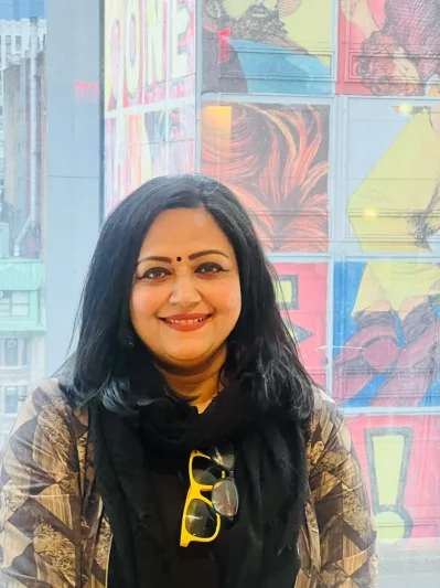ওয়ার্নার ব্রাদার্সের অফিসে সুমী। ছবি: চিরকুট