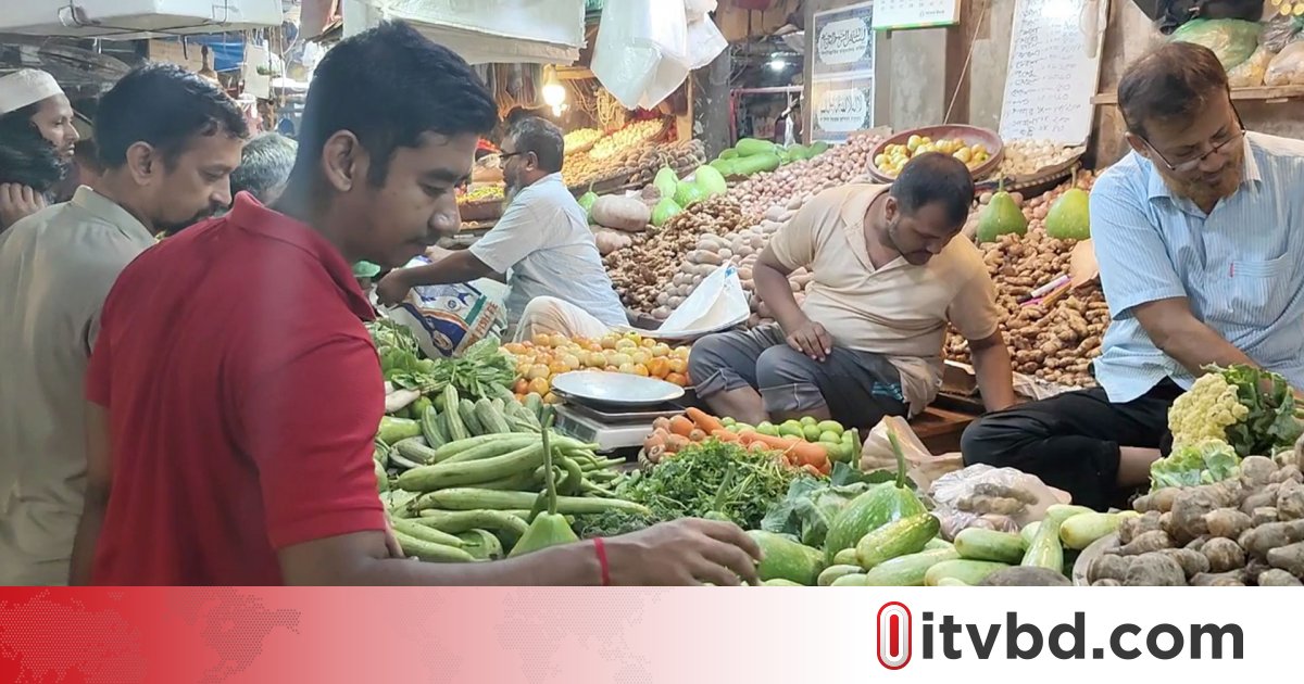 বেড়েছে আটা–ময়দা–ডালের দাম, সবজির বাজারও চড়া