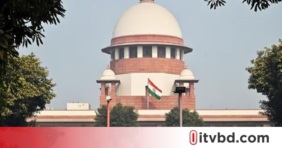 ভরা আদালতে ভারতে প্রধান বিচারপতিকে জুতা নিক্ষেপ