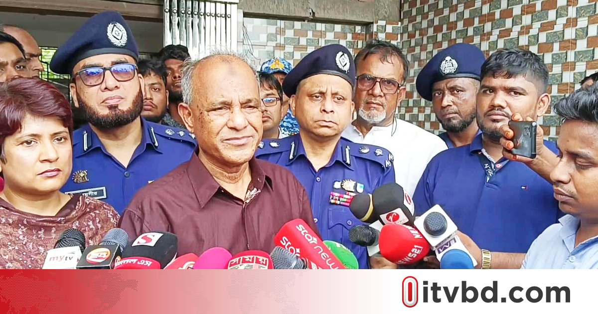 মুন্সিগঞ্জে পুলিশ ক্যাম্পে হামলাকারী কয়েকজন পাশের দেশে পালিয়ে গেছে: স্বরাষ্ট্র উপদেষ্টা
