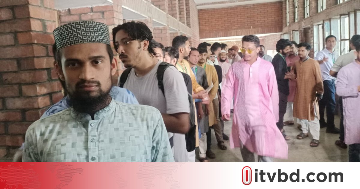 জাকসুর ভোটের লড়াই শুরু