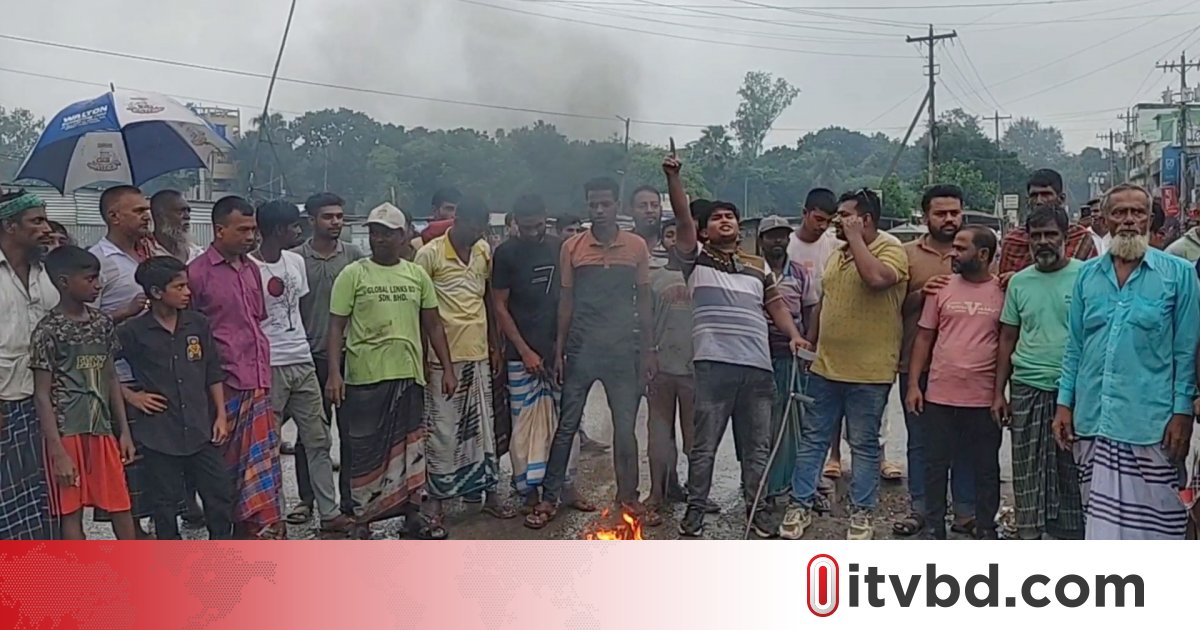 সীমানা পুনর্বহালের দাবিতে পাবনার বেড়ায় হরতাল চলছে