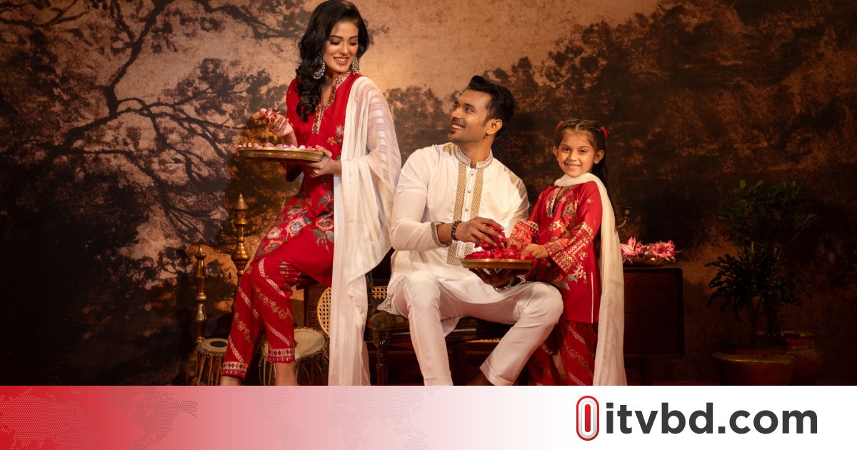 অষ্টমীতে চিরাচরিত লাল-সাদা, নাকি অন্যকিছু?