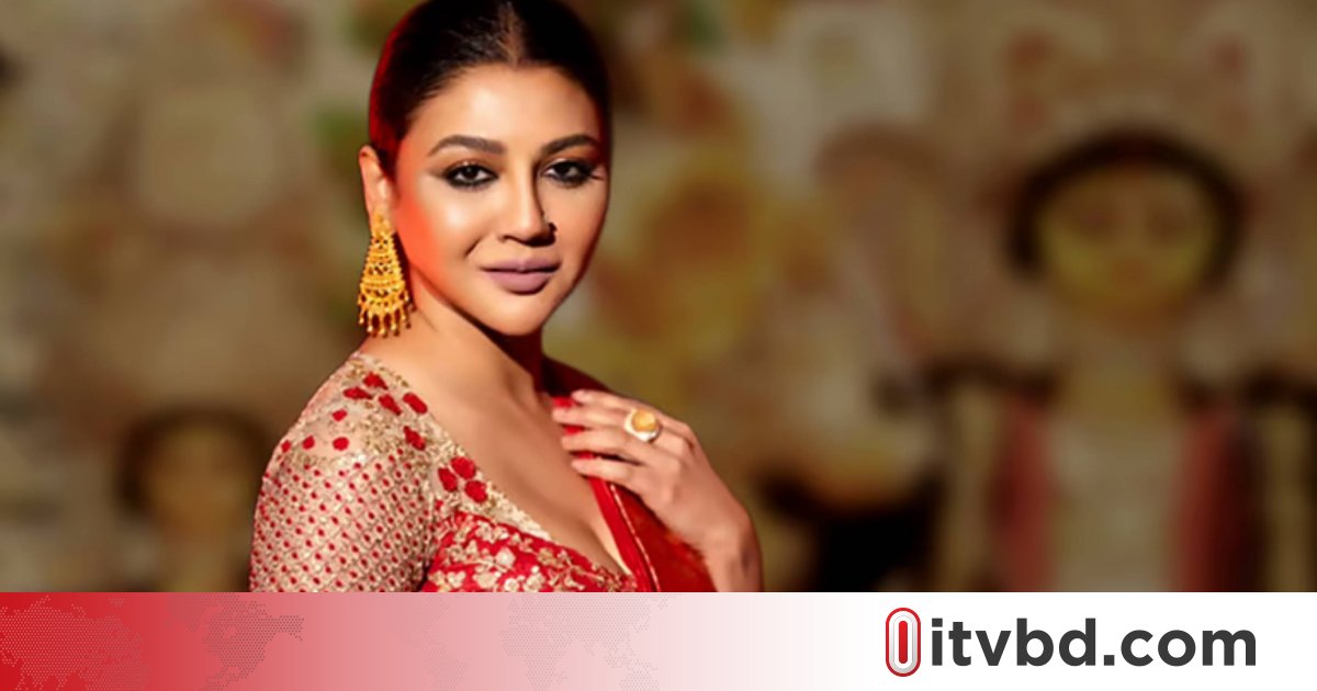 কলকাতা-ঢাকা দুই পূজা উৎসবেই থাকতে চান জয়া, ফিরলেন দেশে