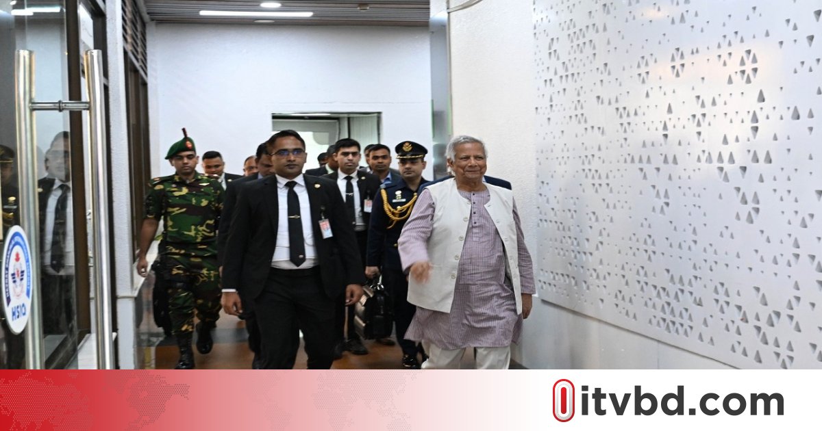 ৯ দিনের নিউইয়র্ক সফর শেষে দেশে ফিরলেন প্রধান উপদেষ্টা
