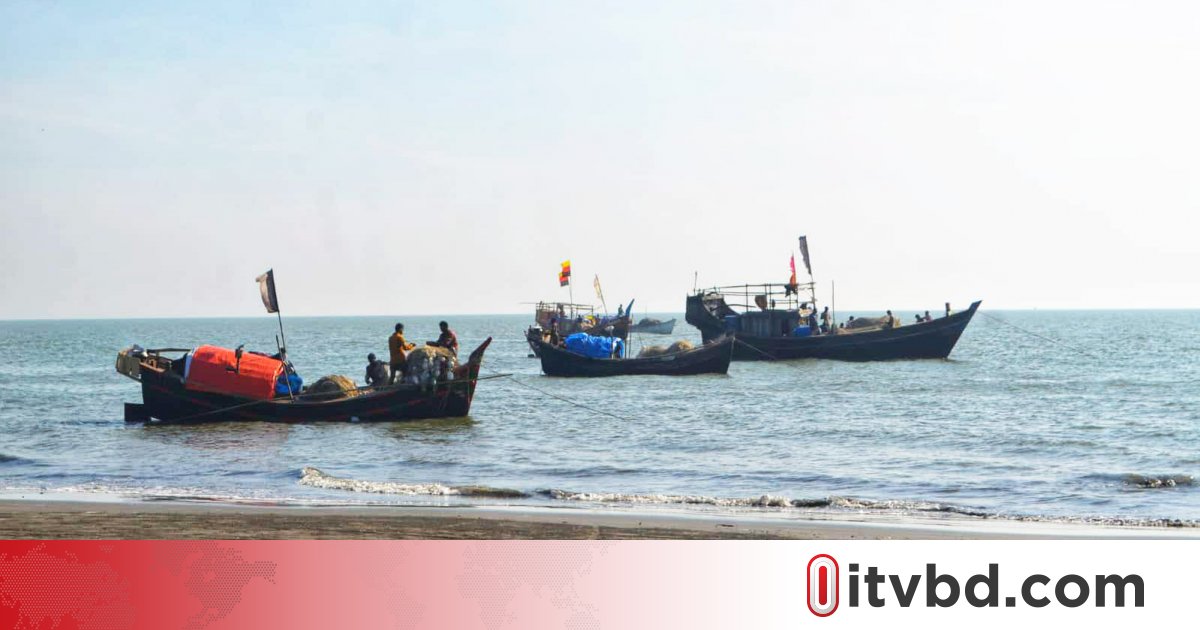 জেল-জরিমানার পরেও যে কারণে নদীতে মাছ ধরছেন জেলেরা