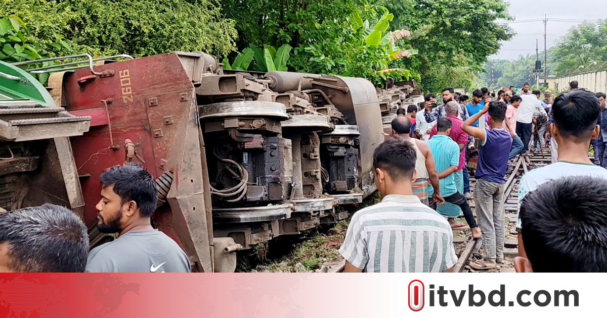 সিলেটে ট্রেন লাইনচ্যুত, উল্টে গেছে ২ বগি