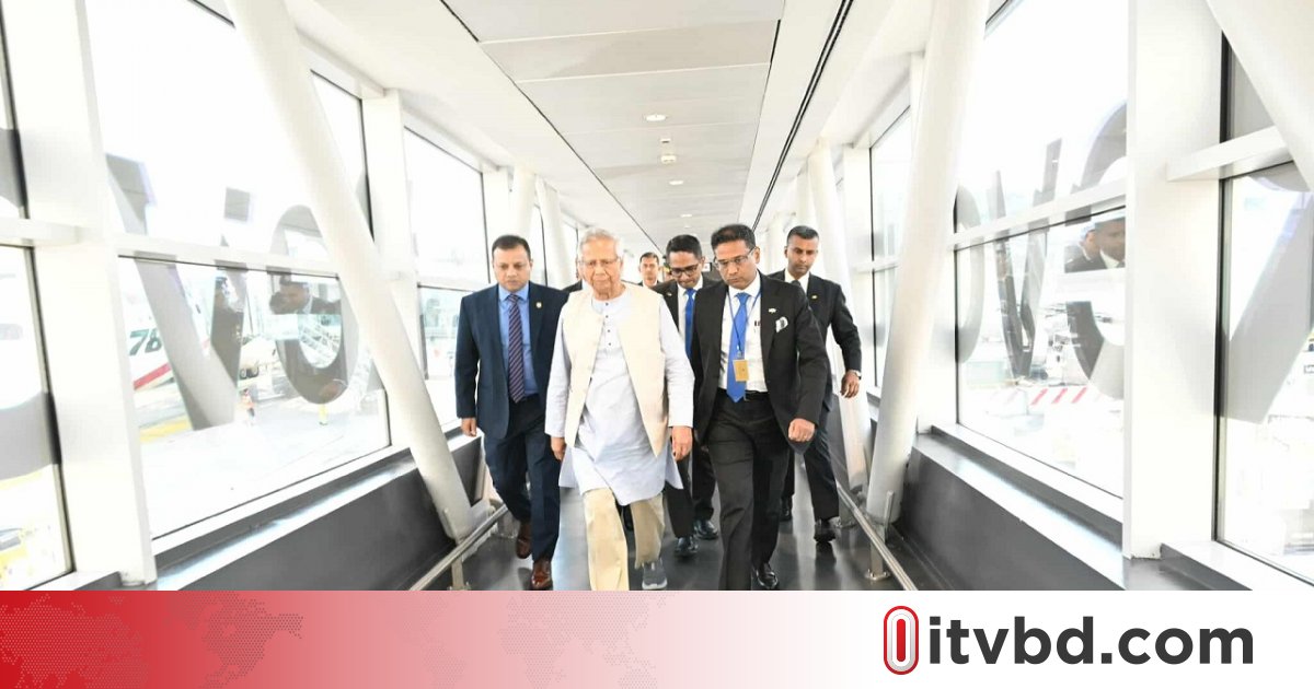 প্রধান উপদেষ্টা রোম পৌঁছেছেন