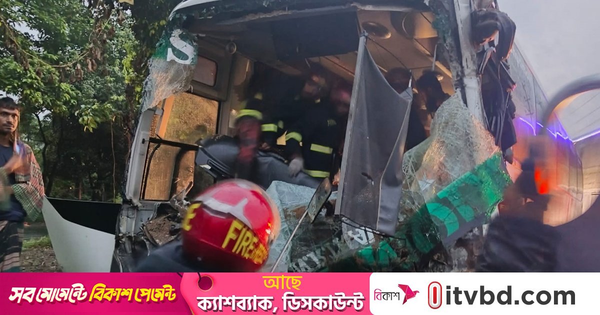 ফেনী ট্রাকের পেছনে বাসের ধাক্কা, নিহত ২
