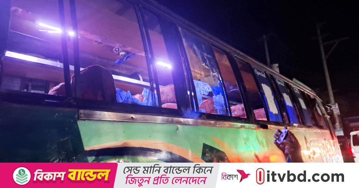 চাঁদপুরে ফুটবল খেলায় দর্শকদের মধ্যে সংঘর্ষে আহত ১৫, বাস ভাঙচুর