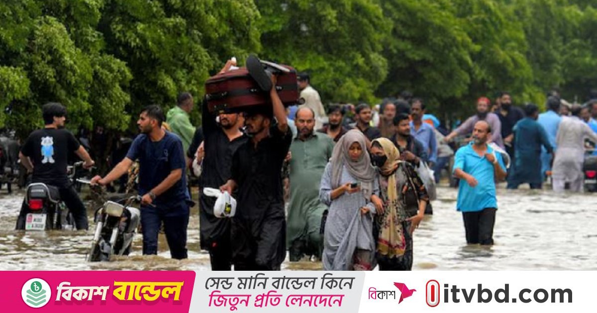 পাকিস্তানে বৃষ্টি ও বন্যায় ৩ মাসে ১০০৬ জনের মৃত্যু