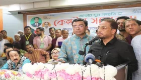 আমাদের কিছু মানুষের পা দুই নৌকায়: জিএম কাদের