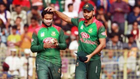 বাংলাদেশের মানুষ সহজ-সরল বলে এখনো মাশরাফিকে চান