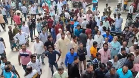 গাড়ি রাখতে নিষেধ করায় ইউএনও’র অফিসে হামলা