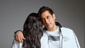 সালমানের সঙ্গে কে এই মেয়ে!