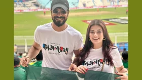 বাংলাদেশের ম্যাচে গ্যালারিতে রাজের সঙ্গে তিনি কে?