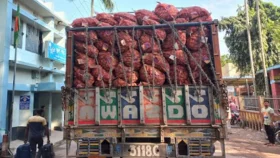 প্রতিকেজি ২৫ টাকায় এল ভারতের আলু&nbsp;