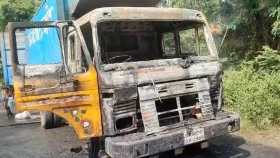 খাগড়াছড়িতে পণ্যবাহী কার্ভাডভ্যানে দুবৃর্ত্তদের আগুন&nbsp;