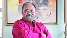 আলী যাকেরের হাত ধরেই টিকিট কেটে নাটক দেখার প্রচলন শুরু