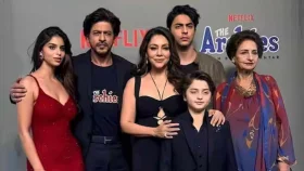 বড়পর্দায় অভিষেক তিন স্টারকিডের, প্রিমিয়ারে হাজির গোটা বলিউড