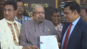 প্রবাসীকল্যাণমন্ত্রীর বার্ষিক আয় বেড়ে ৪৫ লাখ, স্ত্রীর সম্পদও কয়েকগুণ