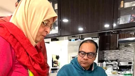 আমেরিকায় শাবানার বাসায় মিশা, অভিনেত্রী নিজ হাতে দিলেন খাইয়ে