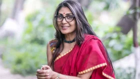 দেশে ফিরেই মঞ্চে বন্যা