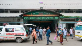 পুলিশের লাঠিপেটায় ৩ শিক্ষক আহত