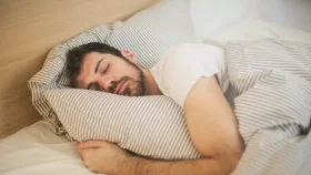 মানসিক চাপ কমাতে কতটুকু ঘুমাবেন