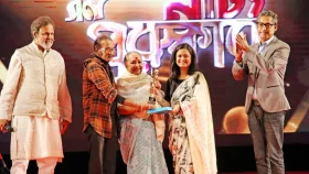 ইশরাত নিশাত নাট্য পুরস্কার পেলেন যাঁরা