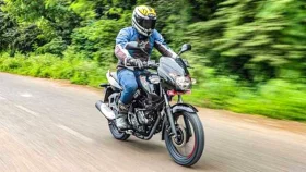 বিকট শব্দে বেপরোয়া বাইক চালিয়ে এ কেমন মজা!