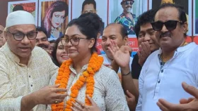 যে কারণে নিপুণের গলায় দেখা গেল মালা